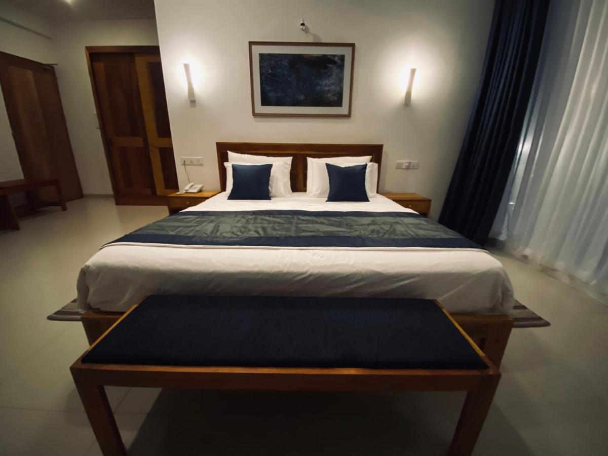 The Lighthouse Negombo Hotel Exterior photo